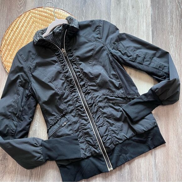 Lululemon back on Track jacket Women’s Size 6 - Picture 2 of 7